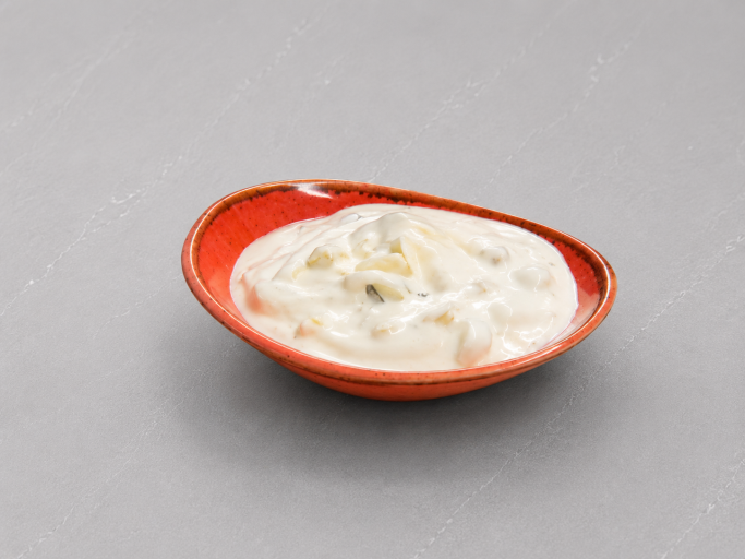 Matjes-Soße mit Apfel Gurke und Zwiebeln · Cremige Soße zu holländischem Matjes · Matjes-Soße aus eigener Manufaktur · Klassische Matjessoße mit Sahne und Apfel · Matjes-Soße von Delishopper