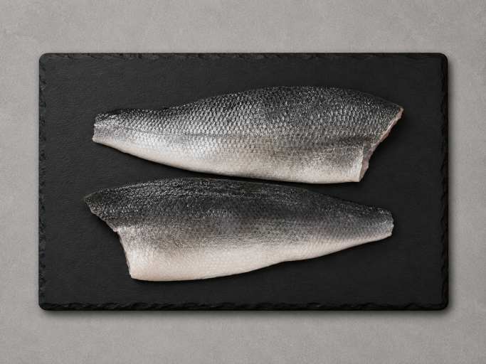 Frisches Wolfsbarschfilet · Wolfsbarschfilet mit feinem weißen Fleisch · Frisches Wolfsbarschfilet zum Braten · Wolfsbarschfilet für mediterrane Gerichte · Frisches Wolfsbarschfilet von Delishopper